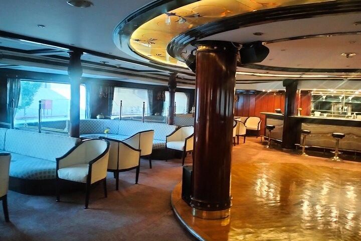 4 Day Luxury Egypt Tour GEM Pyramids Cruise and Flights