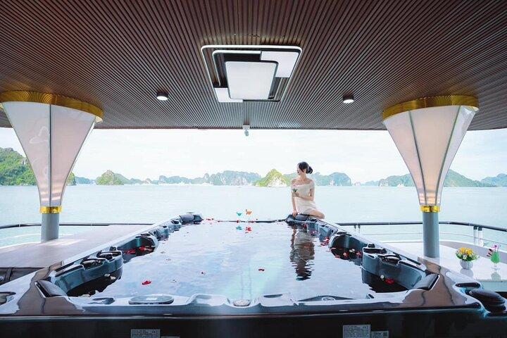 Hanoi: 5 Star Halong Bay Cruise with Lunch , Kayaking & Jacuzzi