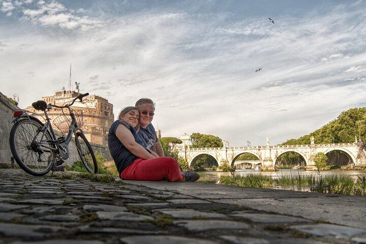 Rome : E-Bike on the Tiber, Family Tour (95% Cycle Path)
