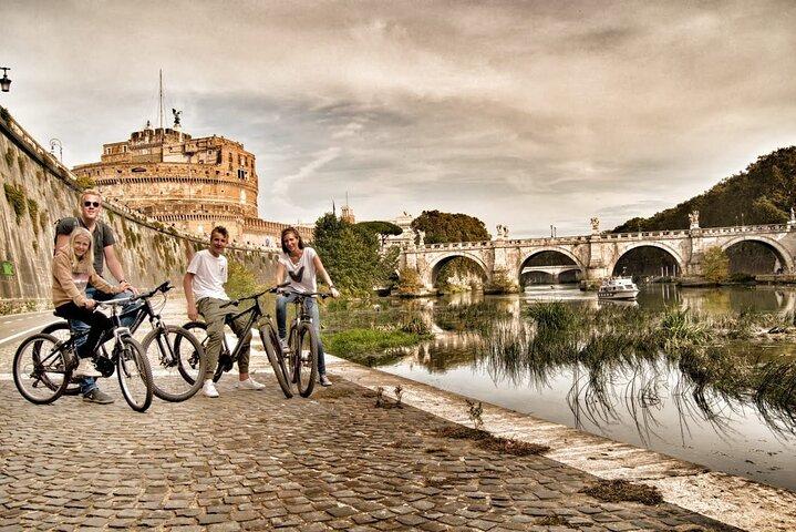 Rome : E-Bike on the Tiber, Family Tour (95% Cycle Path)