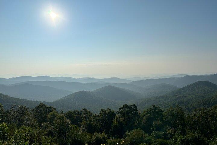 Blue Ridge Parkway and Waterfall Hiking Tour from Asheville