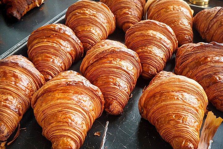 Discover the Hidden Pastries of the Latin Quarter with guide