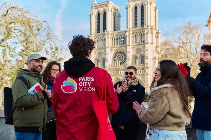 Ile de la Cité Guided Tour, Cruise and Notre Dame with Audioguide