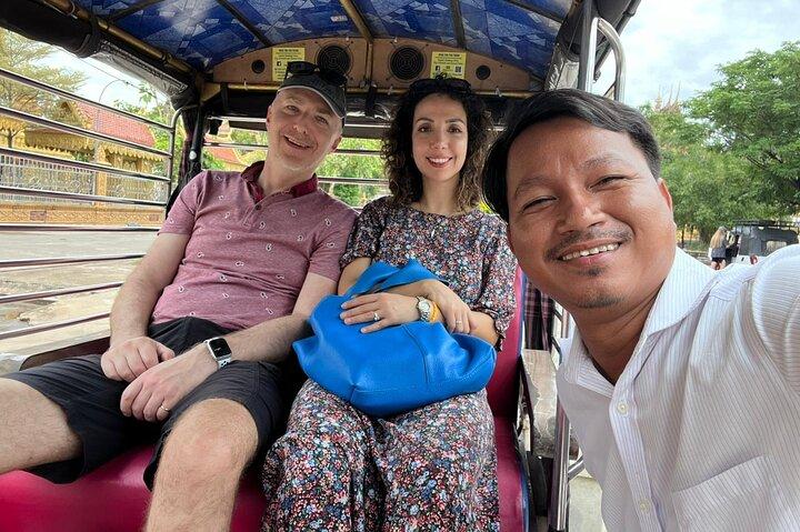 10 Stop Phnom Penh Tour by Tuk-Tuk, includes S21 & Killing Fields