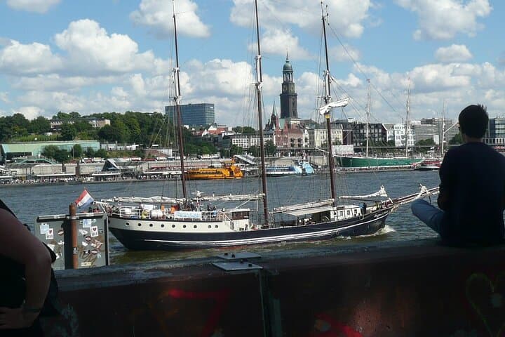 Guided bike tour Hamburg with neat city bikes, cruisers, mountain bikes