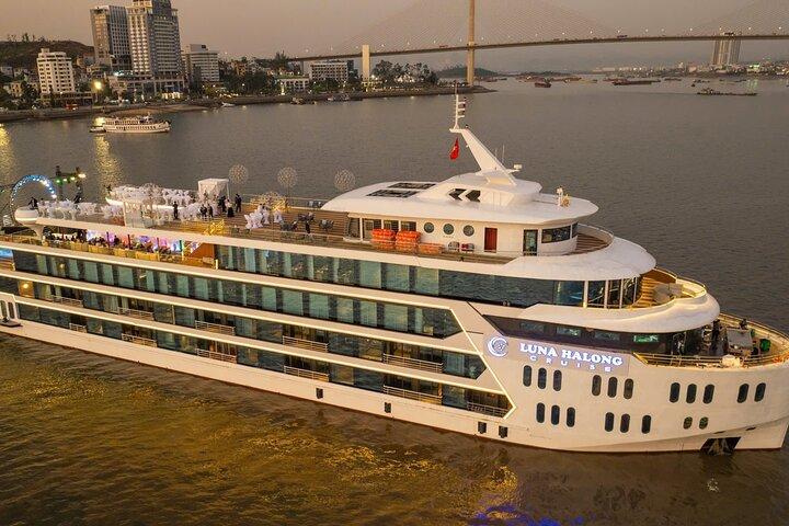Luna Cruise Ha Long Bay - Premium Luxury Tour from Hanoi