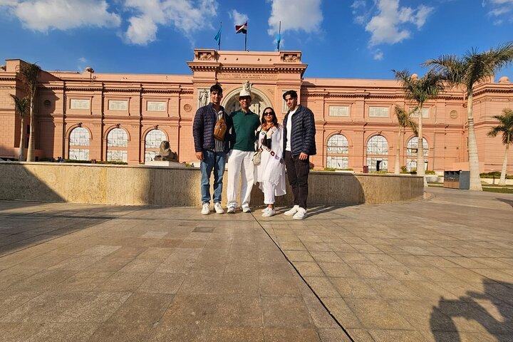 Day Tour To Giza Pyramids Sphinx Egyptian Museum Bazar and Lunch