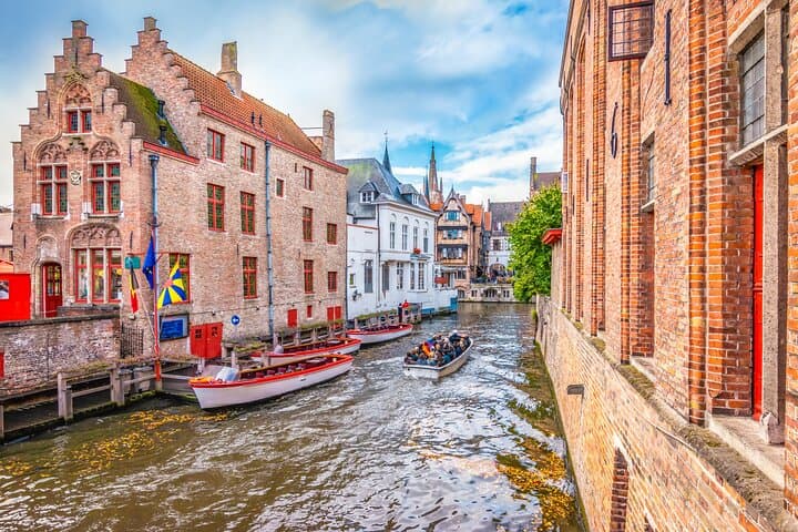 Private transfer from Amsterdam to Bruges, 2h Stop in Utrecht