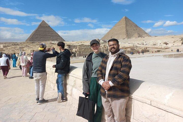 Private Full Day Tour to Giza Pyramids, Citadel & Egyptian Museum
