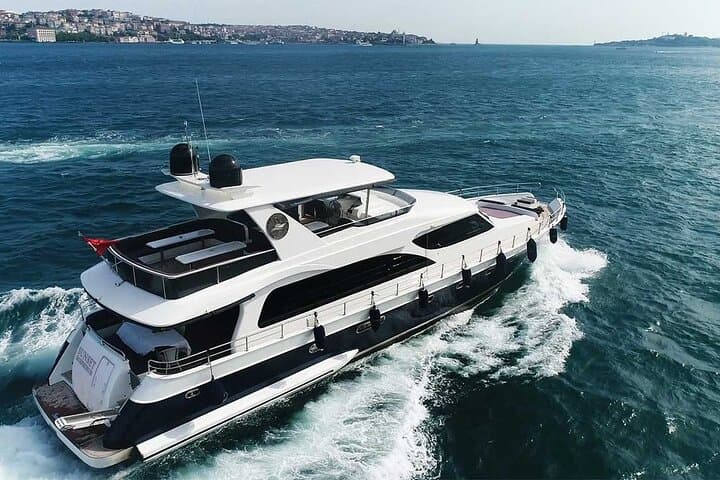 Bosphorus Yacht Cruise with Live Guide & Asian Side Stop