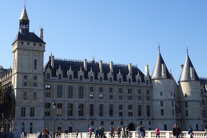 Ste Chapelle & Conciergerie Private Guided Tour with Tickets