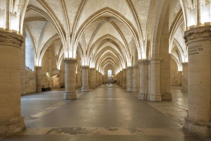 Ste Chapelle & Conciergerie Private Guided Tour with Tickets
