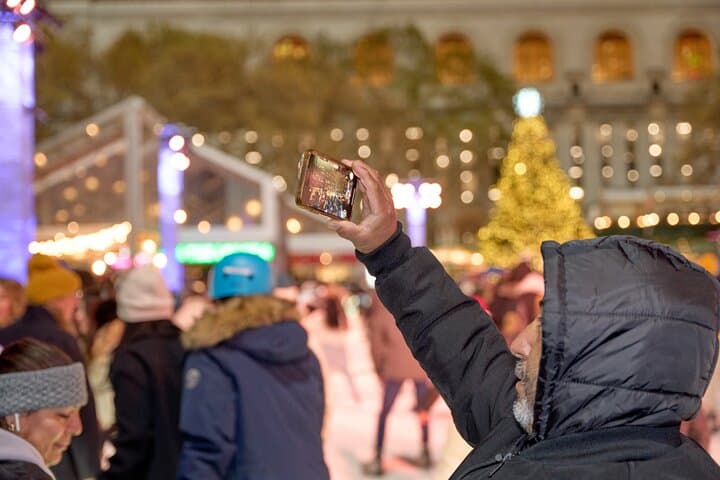 New York City Holiday Movie Sites and Lights Bus Tour
