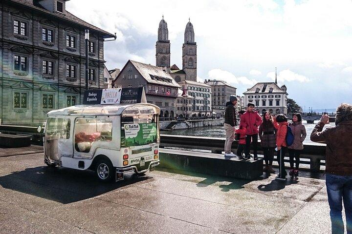 eTukTuk Private Tour - Best of Zürich