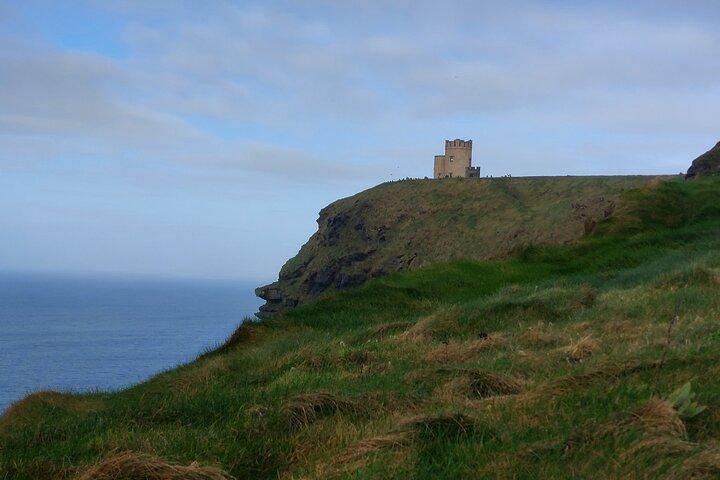 Shannon Airport to Cork via Cliffs of Moher Premium Car Service