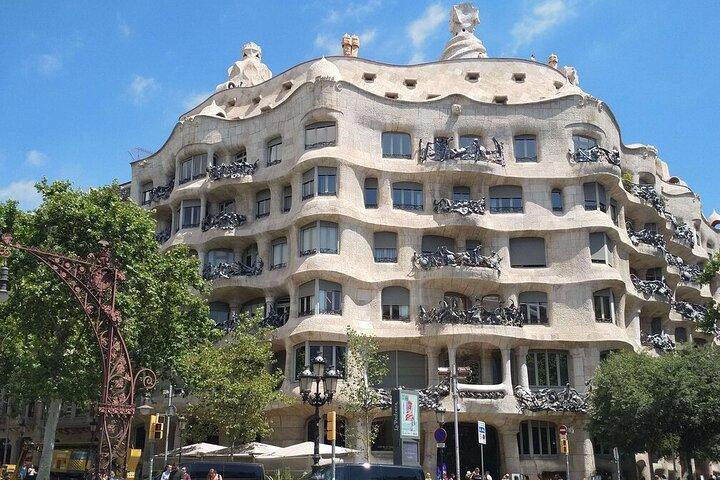 Private Gaudí Tour with City Highlights. Barcelona at a Glance: