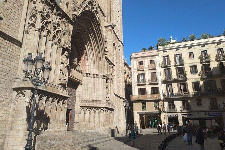 Private Gaudí Tour with City Highlights. Barcelona at a Glance: