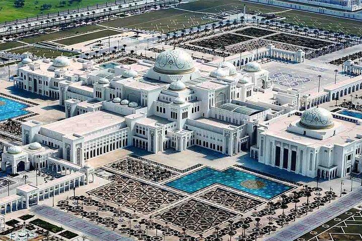 Abu Dhabi City Tour with Qasr Al Watan and TeamLab Phenomena