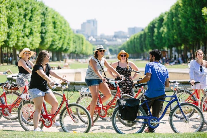 Private Highlights of Paris Bike Tour