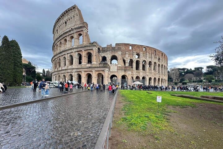 Small Group Guided Tour Of Colosseum, Roman Forum & Palatine Hill