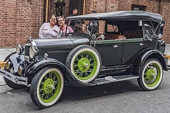 Buenos Aires tour in a luxury Vintage car with dinner and show in Rojo Tango