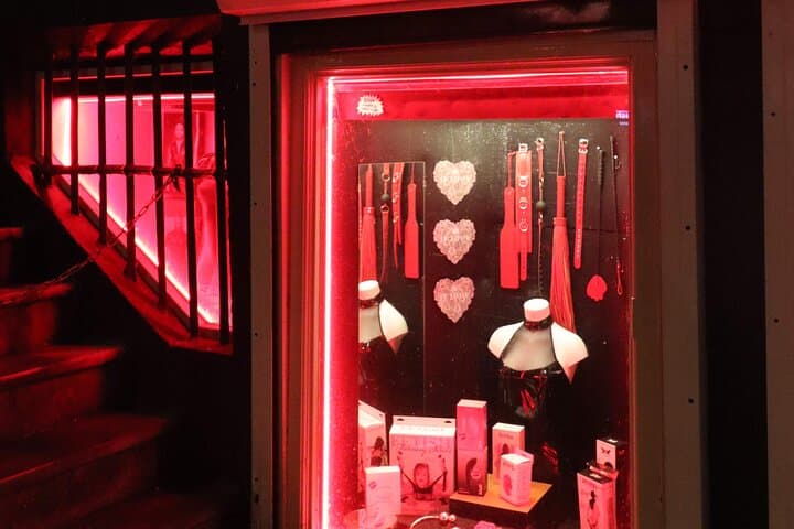 Private red light district & coffeeshop tour with a local