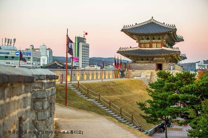 Day Tour of Suwon Hwaseong Fortress Starfield Waujeongsa Temple