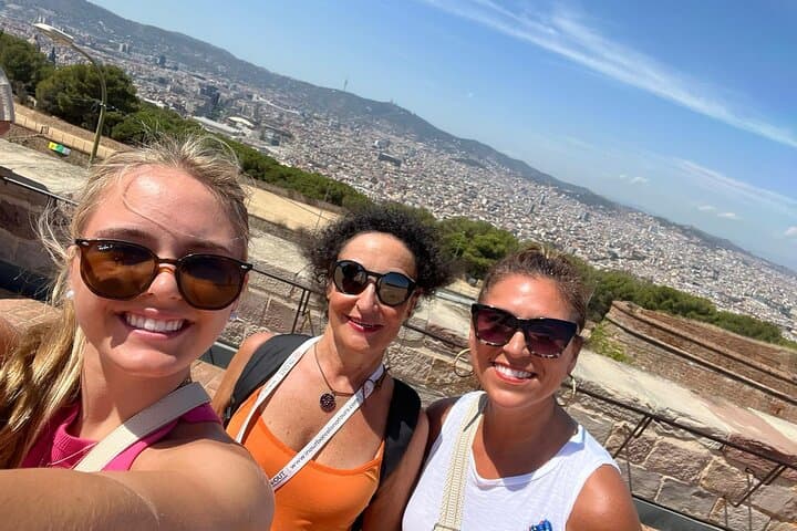 Barcelona Best Views: Old Town and Montjuic Castle Private Tour