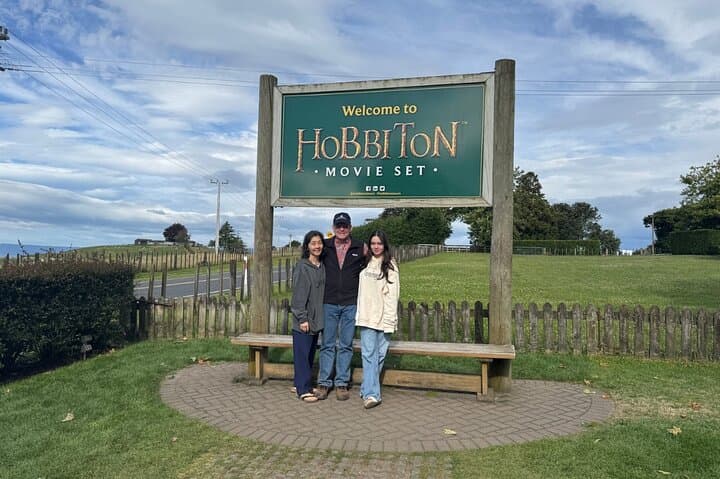 Private Tour: Hobbiton Movie Set, Rotorua Mud Pool & Treewalk