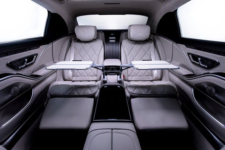 Private sightseeing tour with a luxury sedan - Mercedes-Maybach