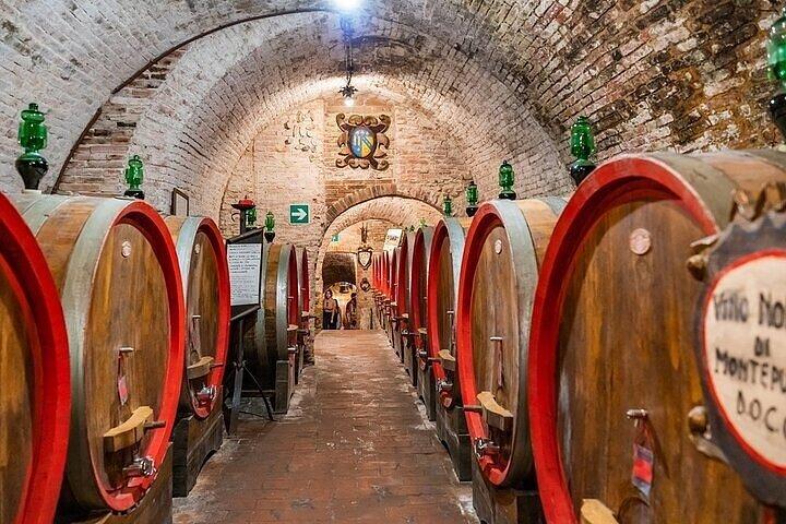 From Rome: Tuscany, Montepulciano Tour with Wine Tasting & Lunch