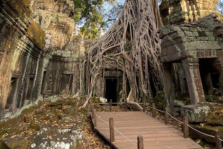 Angkor Wat Sunrise/Set Offbeat Tour by Jeep