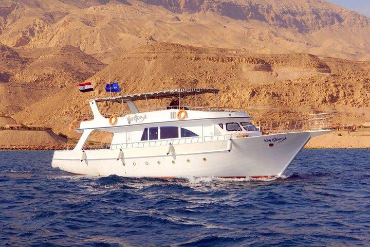 Ain Sokhna Day Trip On Yacht From Cairo