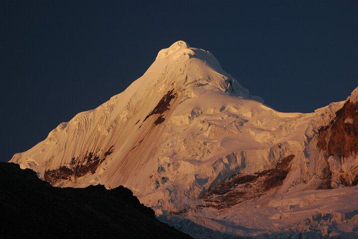 4Day-Nevado Tocllaraju Expedition Climb 6,034 m Cordillera Blanca
