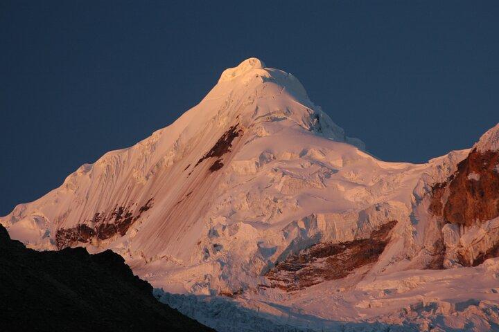 4Day-Nevado Tocllaraju Expedition Climb 6,034 m Cordillera Blanca