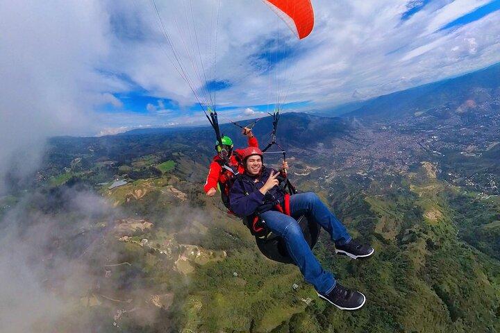 Paragliding in Medellin with professional pilots