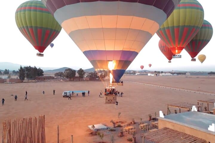 Hot air balloon flight at sunrise in Marrakech breakfast