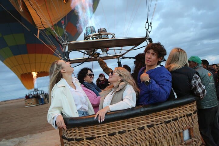 Hot air balloon flight at sunrise in Marrakech breakfast