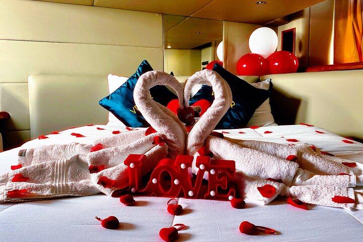 Dubai : Private Romantic Yacht Cruise on a 50FT Yacht