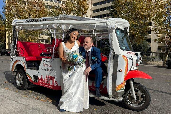Private 1H Eco Tuk Tour in Madrid – Exclusive & Fun Experience