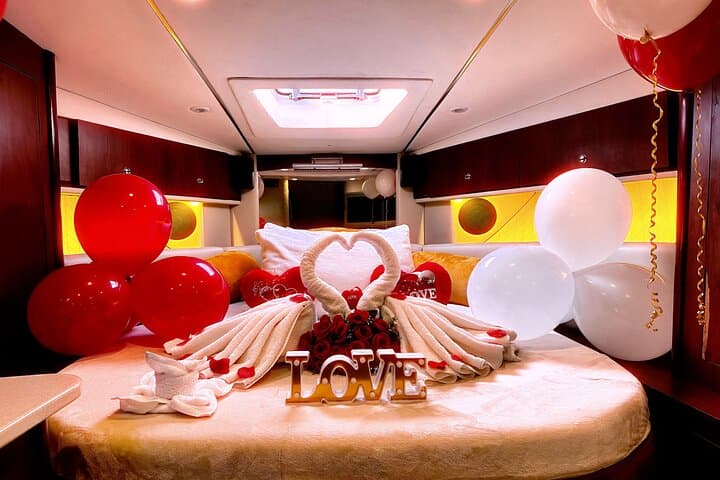 Dubai : Private Romantic Yacht Cruise on a 50FT Yacht
