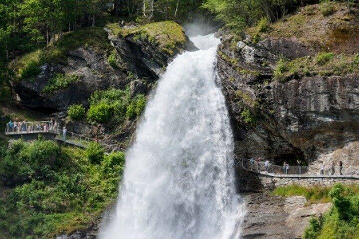 Guided tour - Hardangerfjord, Voss Gondola & 3 Great Waterfalls