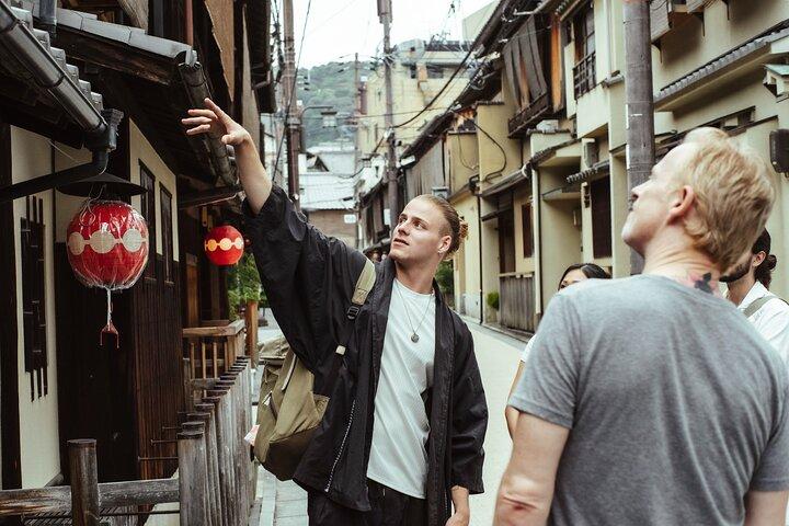 Gion & Higashiyama with a private Tourguide in German or English