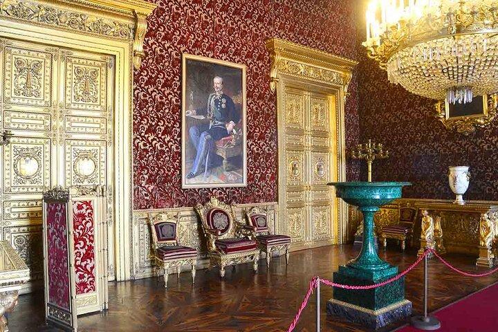 Turin: Royal Palace + Turin audioguide & Italian Aperitif