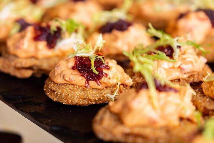 BEAT THE HEAT & Tour in Comfort! Charleston's Food & History Tour