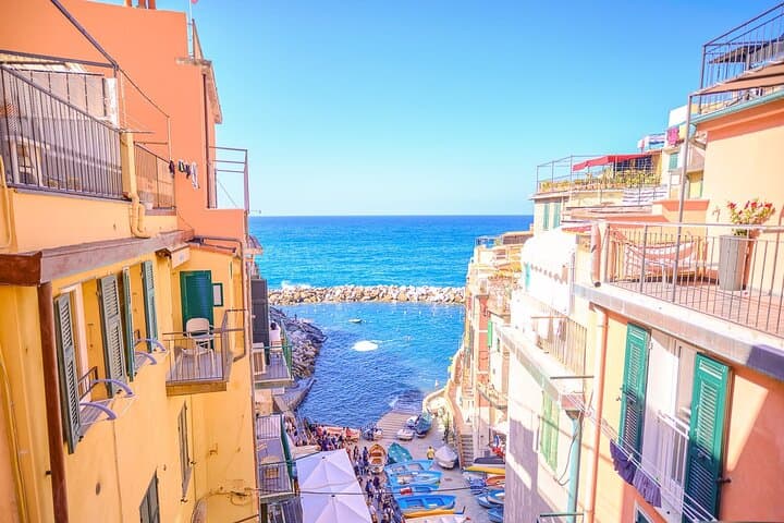 Cinque Terre Sea Park with Limoncino Tasting Day Trip from Milan