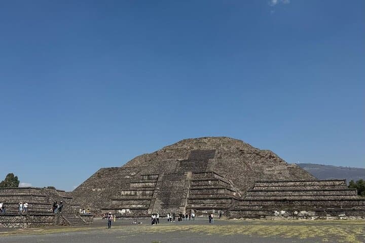 Teotihuacan: Early Route Through the City of Gods