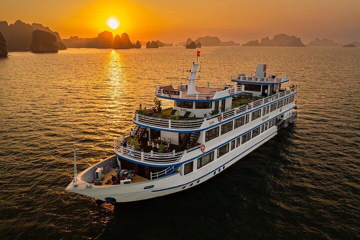 Bai Tu Long Luxury Cruises 2D/1N Tour: Kayaking, Swimming at the pristine places