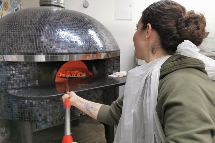 Authentic Margherita Pizza Making Class in Naples