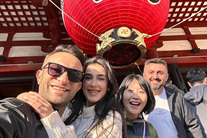 Tokyo: Private Walking Tour with a Local Guide